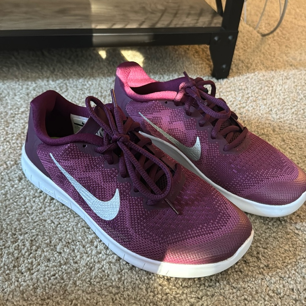 Women’s Nike athletic sneakers